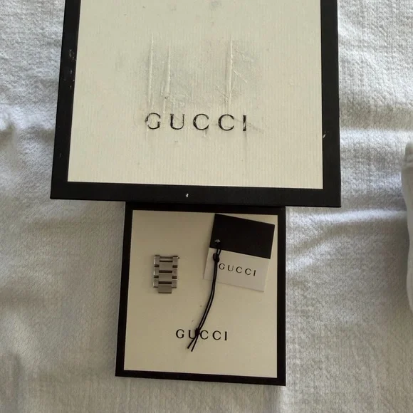 Gucci watch for sale with diamonds!!! - Picture 6 of 11